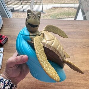Disney Crush Figure - Green and Blue Sea Turtle Desk Accessory